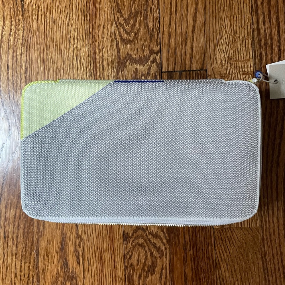 RARE NWT Rothys Large Catchall in Dove Grey